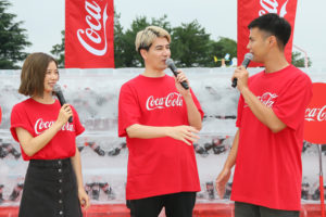 朝日奈央･JOY ･ユージ、巨大な氷の塊を割って「コカ･コーラ」を取り出す アイスブレイクチャレンジ体験！（2019年7月21日、としまえんにて）