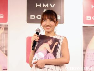 大場美奈(おおば みな/SKE48)2019年8月4日、HMV&BOOKS SHIBUYA での写真集発売記念イベントにて。撮影:ACTRESS PRESS編集部