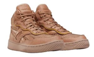 【「Reebok x Victoria Beckham」2020 SS COLLECTION】バスケットボールシューズをベースにシンプルでエッジのきいたカラーの「DUAL COURT MID II」