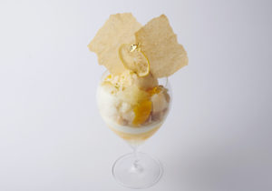 エンポリオ アルマーニ カフェ 青山・1 月のパフェ「柚子とレアチーズのパフェ」
