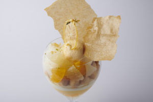 エンポリオ アルマーニ カフェ 青山・1 月のパフェ「柚子とレアチーズのパフェ」