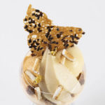 【エンポリオ アルマーニ カフェ 表参道】12 月のパフェは「柑橘とアーモンドのパフェ」